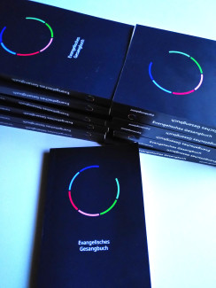 mehrere Erprobungsgesangbücher