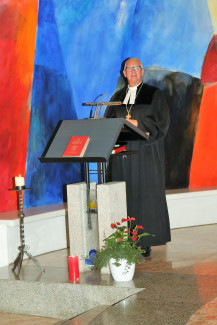 Regionalbischof Stiegler bei der Predigt